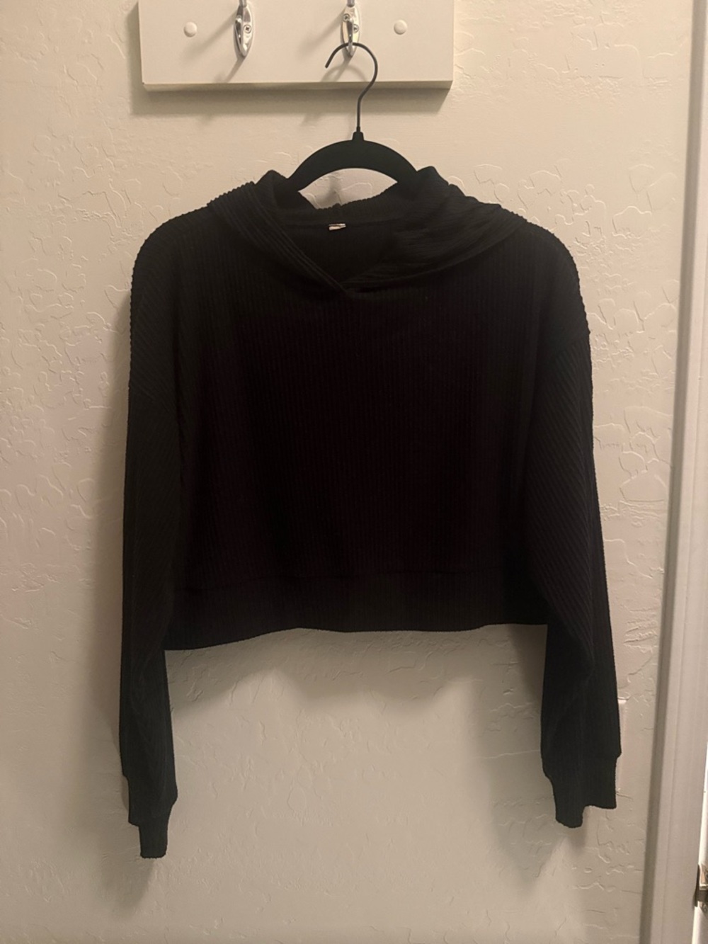 ALO Yoga Muse Hoodie Black Cropped
